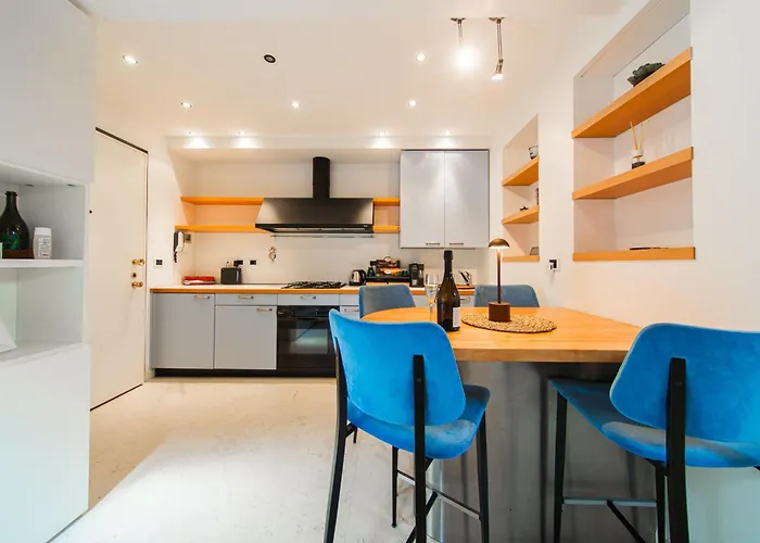 아파트 The Gallery Center